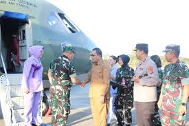 CN-295 Antar Gubernur Kaltara Tinjau Perbatasan